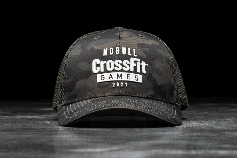 NOBULL Caps - Nobull Crossfit Games® 2021 Curved-Brim Trucker Zelene Maskirne (290581-LRK)